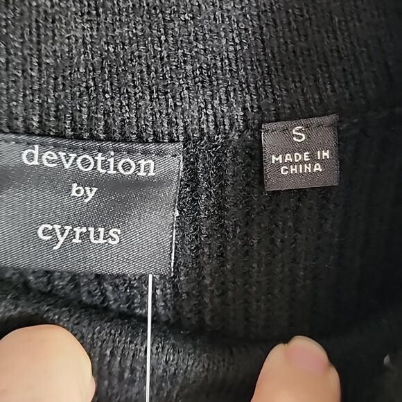 Devotion by Cyrus Black Ribbed Sweater, NWT, Small - Picture 4 of 8